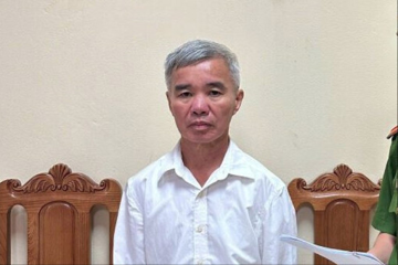 Khởi tố một nguyên Chủ tịch UBND xã sinh năm 1960