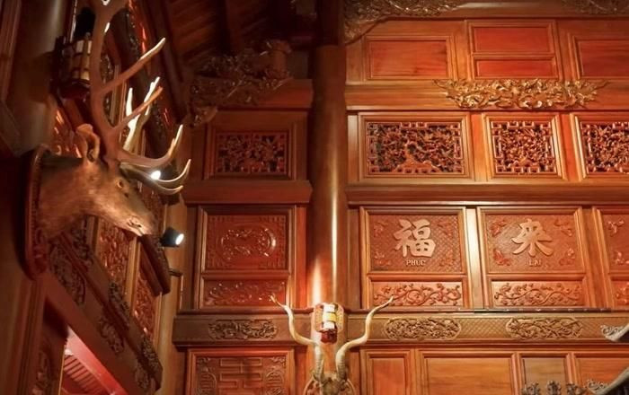 ết nối tất cả các khu nhà là các lối đi hành lang được lát đá sạch sẽ, rộng và thoáng, có treo đèn lồng dọc đường đi.