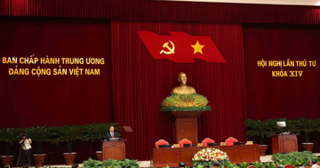 Bộ Chính trị, Ban Bí thư tổ chức hội nghị toàn quốc quán triệt, triển khai thực hiện. Nghị quyết Trung ương 4