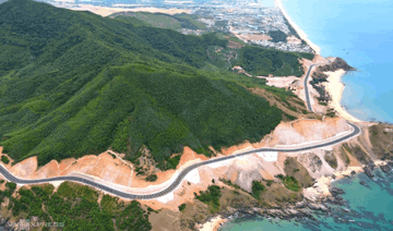 Chính thức thông xe cung đường đèo nối núi - biển đẹp bậc nhất miền Trung: Dài 4,5km, thay thế tuyến đường nguy hiểm