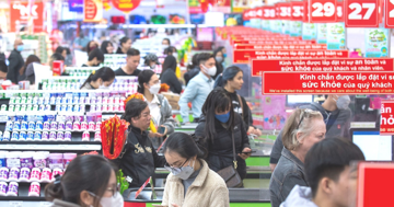 GDP tăng cao, vì sao túi tiền người dân vẫn ‘mỏng’?
