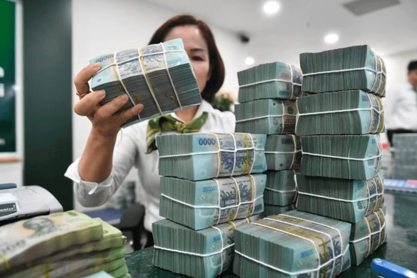 Chính phủ: Nợ công hằng năm không quá 60% GDP - Ảnh 1.