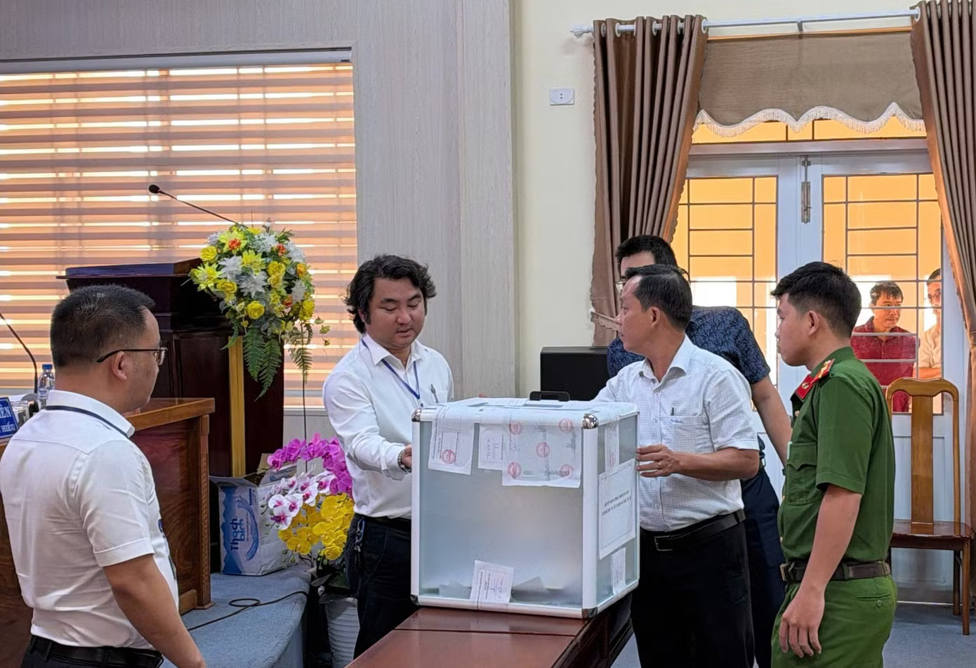 Sau khi trúng đấu giá, Công ty TNHH Thành Thưởng 29 từ chối nhận kết quả, cho rằng giá trúng bị 'nhầm' và chấp nhận mất toàn bộ tiền đặt trước. Trúng đấu giá mỏ cát hơn 1 triệu đồng/m³, doanh nghiệp nói 'nhầm' và chấp nhận bỏ cọc - Ảnh 1.