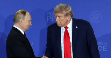 Tổng thống Mỹ Trump đình chỉ đạo luật trừng phạt Nga, Mátxcơva ca ngợi 'thời khắc lịch sử'