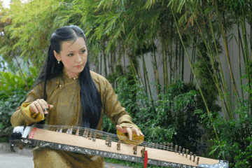 Nữ NSƯT hiếm hoi có bằng Tiến sĩ, 5 tuổi học đàn tranh, 7 tuổi đỗ Nhạc viện, đưa tiếng đàn Việt đến hơn 20 quốc gia