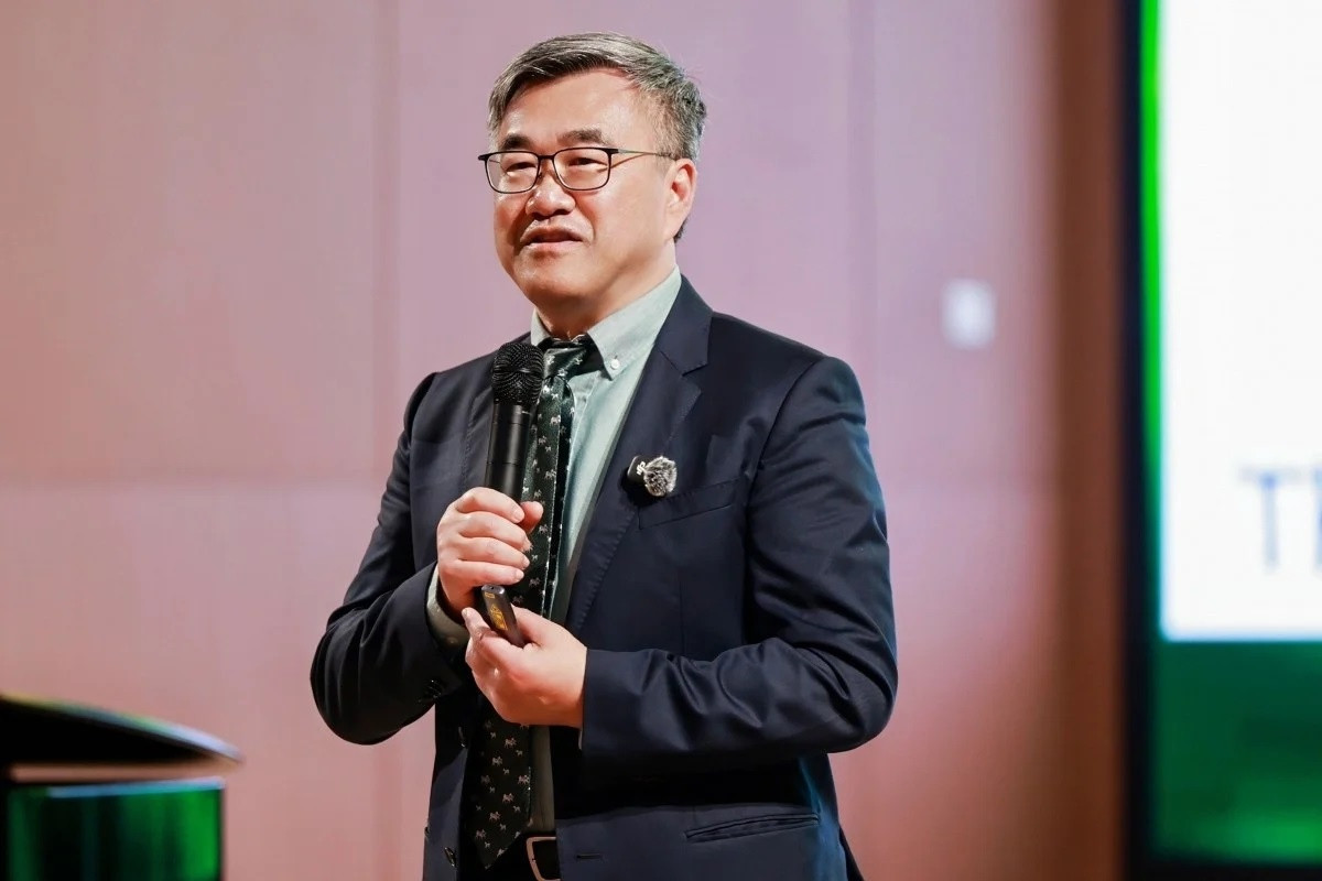giao_su_lirenke.jpg