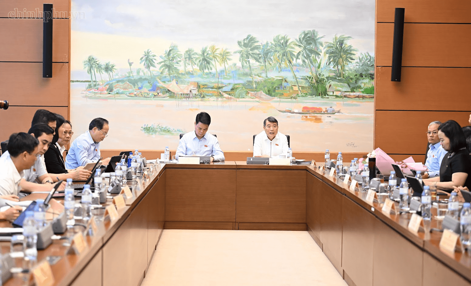 Thủ tướng: Không để tăng giá vô lý với nhà ở cho người thu nhập thấp- Ảnh 1.