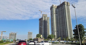 'Hạ nhiệt' về lãi suất, thị trường bất động sản phản ứng ra sao?