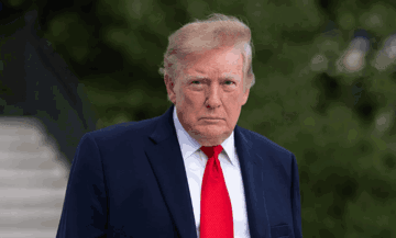 Ông Trump lại bị kiện vì áp thuế 50% lên hàng hóa Canada