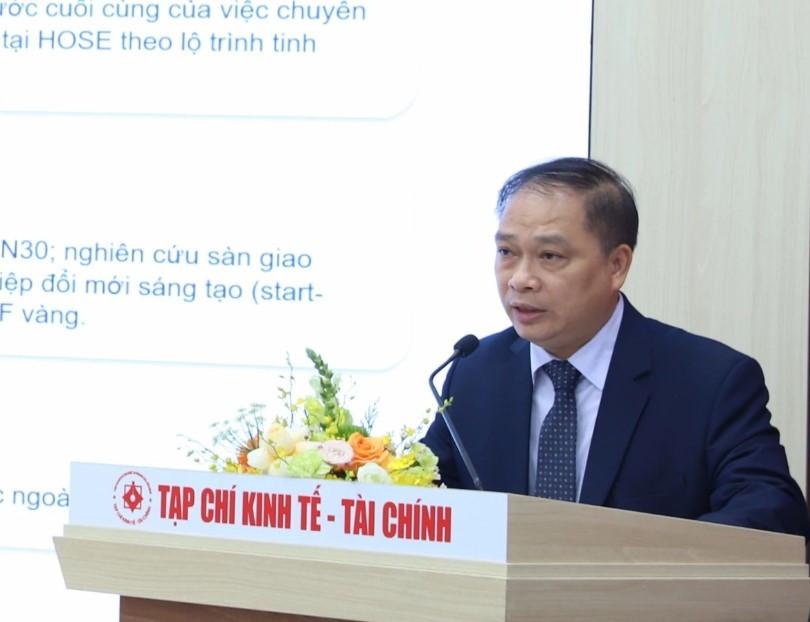 Ông Lương Hải Sinh, Chủ tịch Hội đồng thành viên Sở Giao dịch Chứng khoán Việt Nam (<a style='text-decoration: none;' href='/VNX'>VNX</a>) trình bày tham luận tại Tọa đàm.