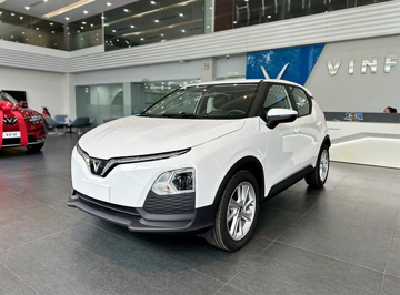 Sau 1 năm, so sánh thẳng mức khấu hao giữa Toyota Raize với VinFast VF 5, người định mua xe đã nói về quyết định