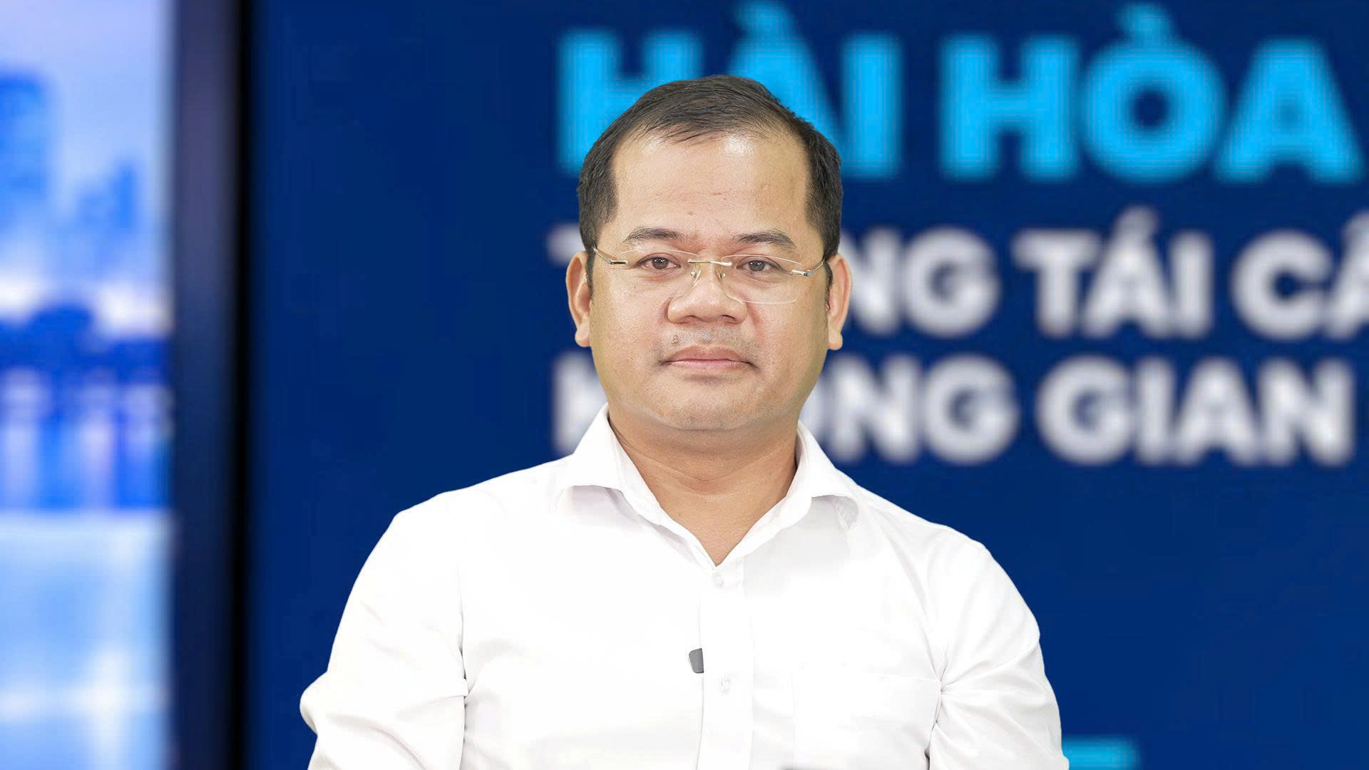 vinh-hung(1).jpg