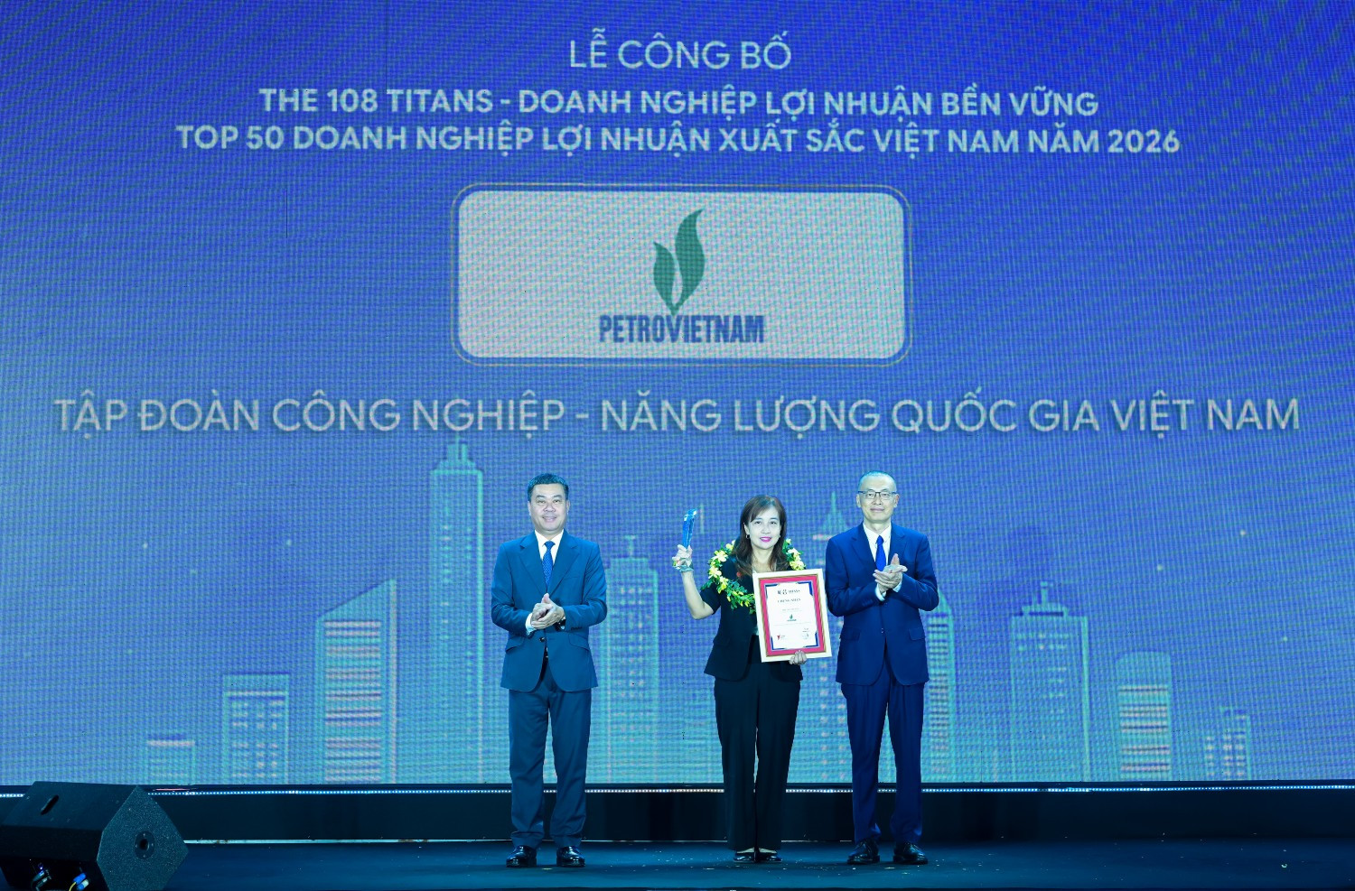 Petrovietnam lần thứ 7 dẫn đầu Top 500 doanh nghiệp lợi nhuận tốt nhất Việt Nam- Ảnh 1.