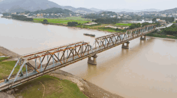 Cây cầu thay thế cây cầu duy nhất ở Việt Nam có đường sắt chung đường bộ sắp đi vào hoạt động