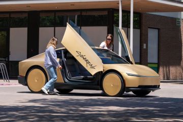 Tesla bán sỉ Cybercab cho các hãng xe dịch vụ và tham vọng phía sau