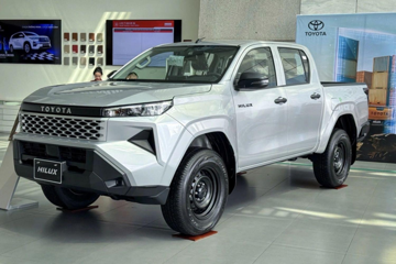 Video quảng cáo Toyota Hilux ‘nhắm thẳng’ xe bay của Tesla vừa ra mắt