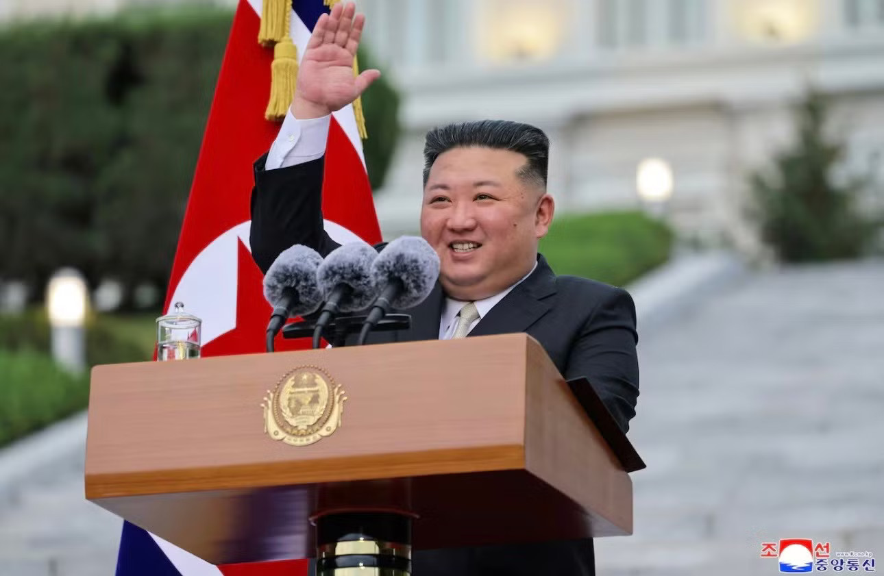 Chủ tịch Triều Tiên Kim Jong Un. (Ảnh: KCNA) Chủ tịch Triều Tiên Kim Jong Un bất ngờ đi qua cầu mới sang Trung Quốc - Ảnh 1.