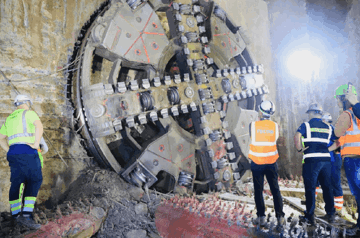 Dùng máy đào hầm TBM dài ngang sân bóng đá, nặng 850 tấn của Đức, Việt Nam tăng tốc hoàn thành dự án metro gần 35.000 tỷ