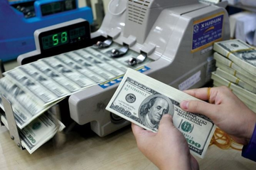 Tỷ giá hôm nay 26/10: Giá USD tự do leo lên 26.500 đồng, ngân hàng giảm nhẹ