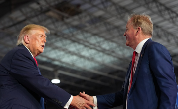 Texas nguy cơ tuột khỏi tầm tay, Tổng thống Trump hợp sức với tỷ phú Elon Musk