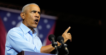 Tổng thống Trump dốc sức giữ quyền lực, ông Obama tung đòn phản công