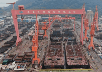 Trung Quốc đóng tàu khổng lồ dài 144m, trang bị cần cẩu nặng 400 tấn