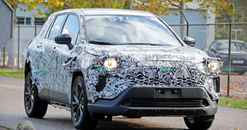 SUV điện mới của Toyota xuất hiện, có nét giống Corolla Cross