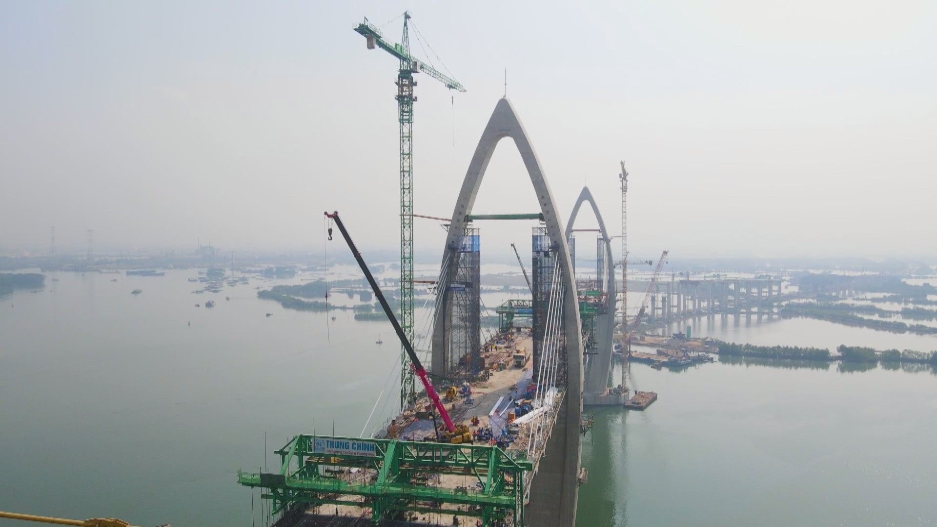 Cầu có nhịp chính dài nhất Đông Nam Á dần thành hình, nỗ lực tiến sát ngày hợp long- Ảnh 2. Cầu có nhịp chính dài nhất Đông Nam Á dần thành hình, nỗ lực tiến sát ngày hợp long- Ảnh 2.