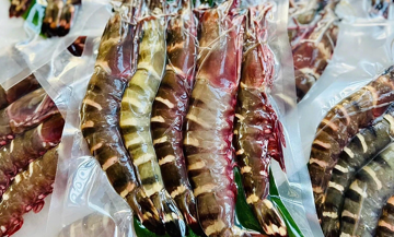 Hải sản 'đội giá' sát Tết: Mực chạm 650.000 đồng/kg, tôm sú cán mốc 1,5 triệu vẫn cháy hàng