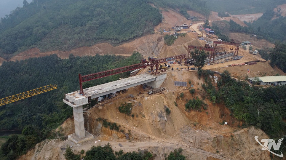 Cung đường 40km mở lối đến hồ nước ngọt tự nhiên lớn nhất cả nước và lọt top thế giới: Tăng tốc thi công dịp Tết Nguyên đán, đảm bảo tiến độ kế hoạch- Ảnh 1. Cung đường 40km mở lối đến hồ nước ngọt tự nhiên lớn nhất cả nước và lọt top thế giới: Tăng tốc thi công dịp Tết Nguyên đán, đảm bảo tiến độ kế hoạch- Ảnh 1.