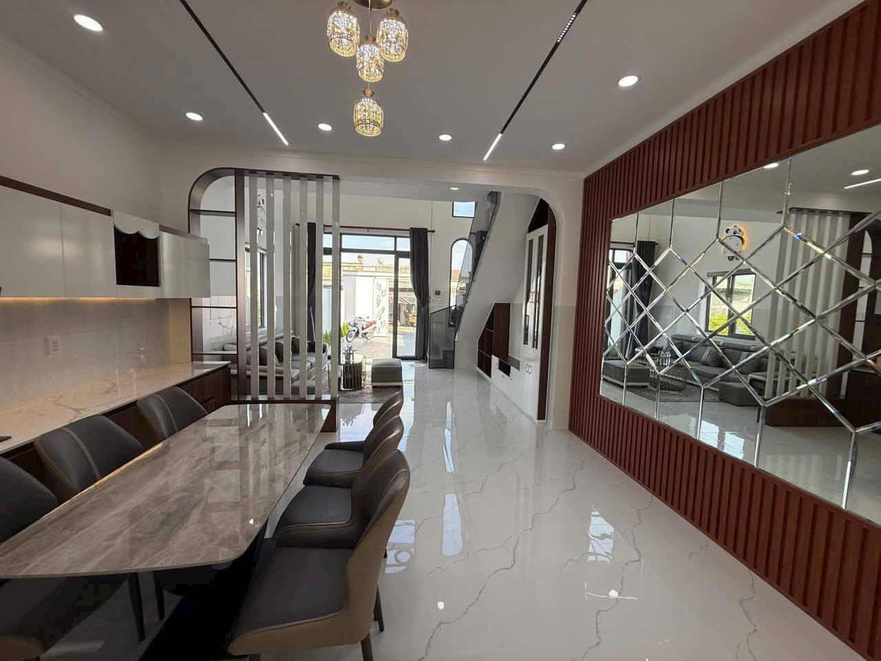 Sống trọn trong không gian nhà phố hiện đại với mặt tiền tối giản- Ảnh 2. Sống trọn trong không gian nhà phố hiện đại với mặt tiền tối giản- Ảnh 2.