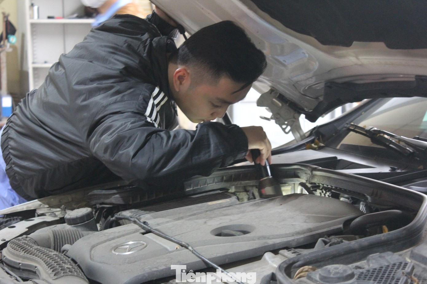 Các chủ phương tiện nên chủ động kiểm tra, sửa chữa xe trước khi đưa đi kiểm định. Ảnh: Lộc Liên. image-12.jpg