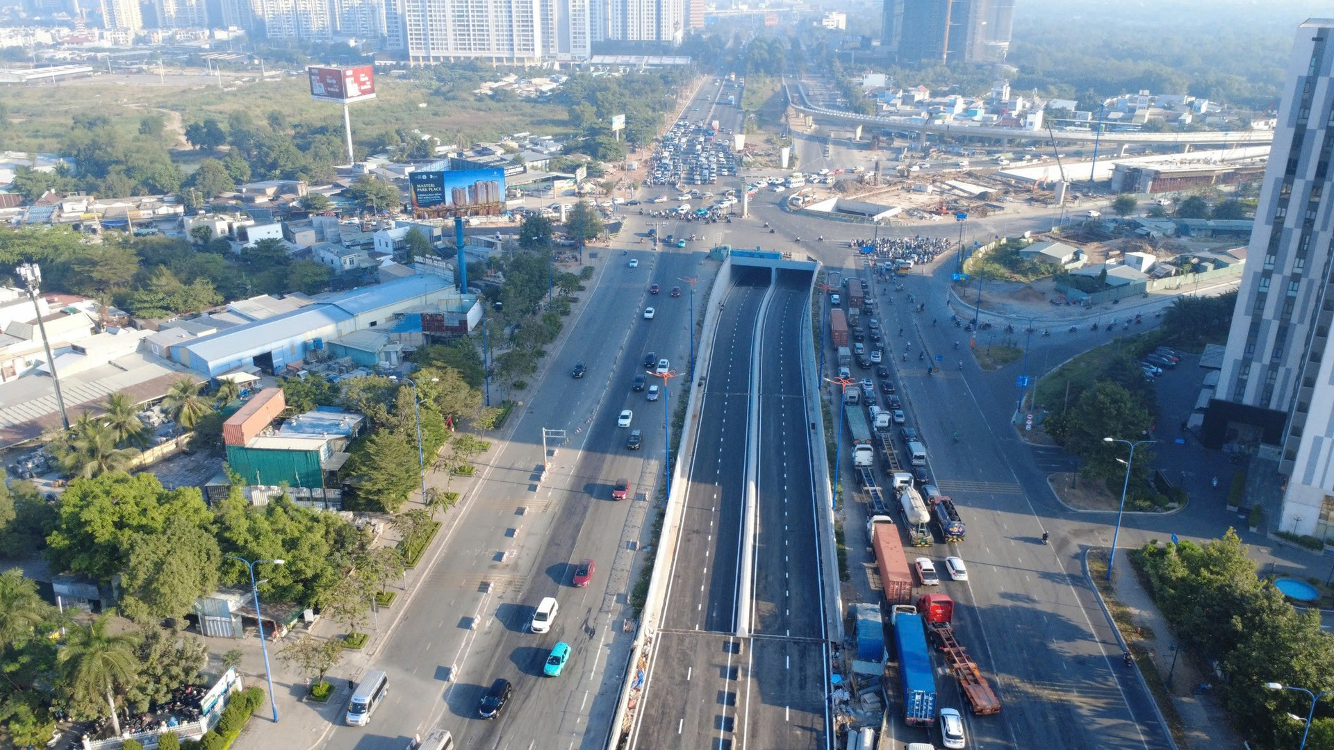 Cận cảnh nút giao 3.400 hiện đại nhất TP. HCM với cầu vượt và hầm chui giúp khơi thông cửa ngõ phía Nam- Ảnh 3.