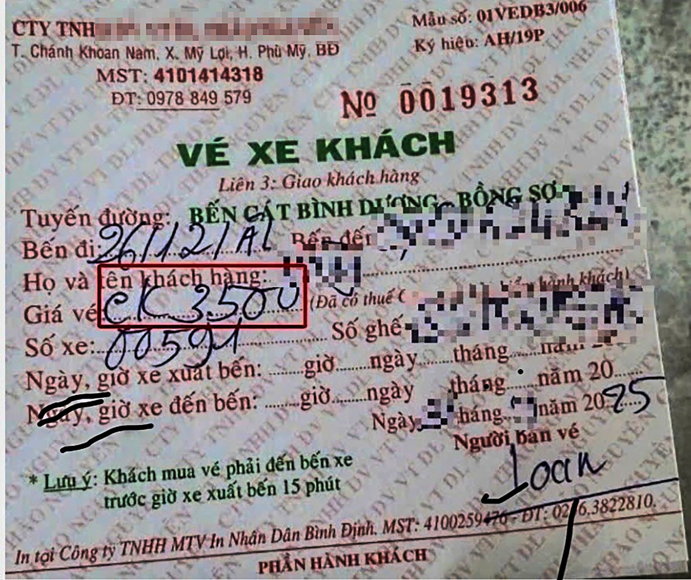 Hình ảnh tờ vé ghi số tiền 3,5 triệu đồng được đăng tải lên mạng gây chú ý dư luận. Ảnh: CĐBVN. anh.jpg