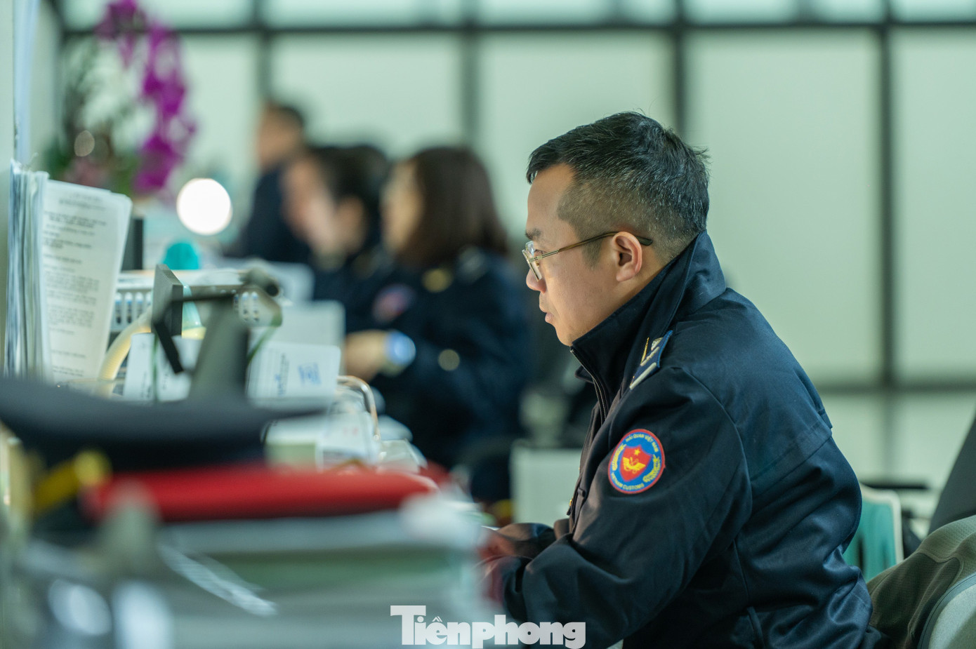 Riêng trong đợt nghỉ Tết Nguyên đán Bính Ngọ, lực lượng hải quan tiếp tục nhận tờ khai và tổ chức thông quan sớm cho hàng hóa từ ngày 19/2 tại một số cặp cửa khẩu, lối mở đối với các doanh nghiệp đã hoàn thiện tờ khai. Từ ngày 24/2, các cửa khẩu sẽ bắt đầu hoạt động trở lại bình thường để đảm bảo hàng hóa được thông quan ngay từ những ngày đầu của năm mới. tp-quocnam-z62-9681.jpg