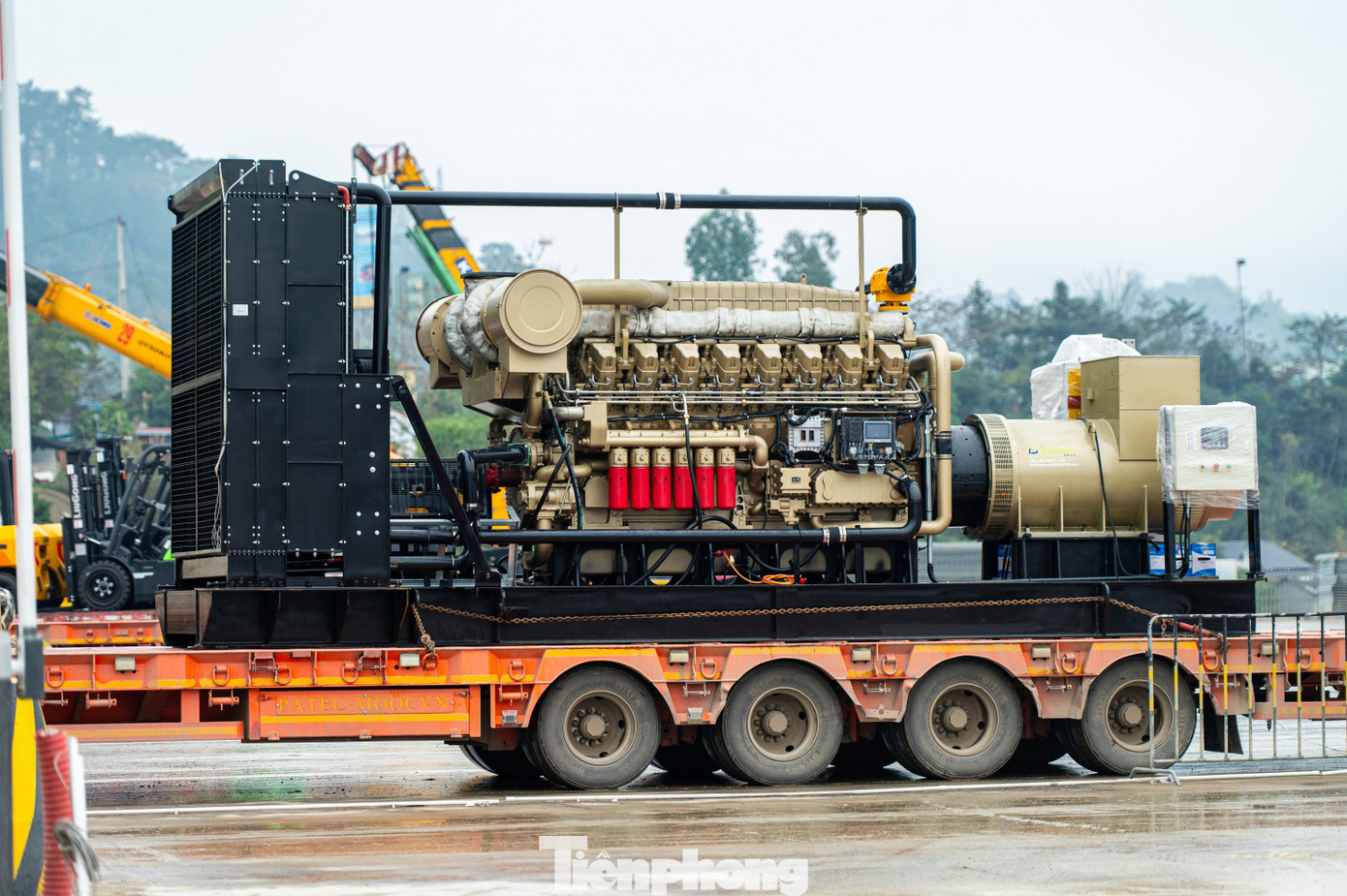 Đây là cửa khẩu có lượng phương tiện thông quan hàng hóa đông nhất trong hệ thống cửa khẩu thuộc tỉnh Lạng Sơn. Đại diện Chi cục Hải quan khu vực VI, cho biết trung bình mỗi ngày có khoảng trên 800 phương tiện làm thủ tục thông quan tại cửa khẩu này. Mặt hàng xuất nhập khẩu qua cửa khẩu này chủ yếu là máy móc, linh kiện và thiết bị sản xuất. tp-quocnam-z62-9651.jpg