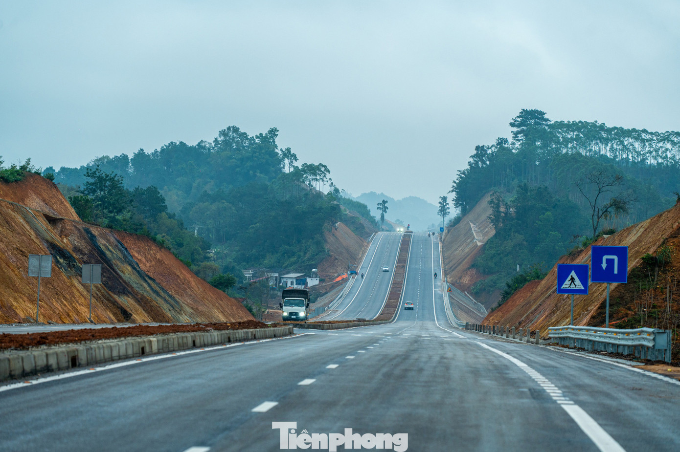 Dự án được khởi công động thổ từ ngày 28/12/2023 và hoàn thành vào tháng 12/2025. Hiện tại, các hạng mục chính của Dự án đã cơ bản hoàn thành, đáp ứng đầy đủ các điều kiện kỹ thuật để đưa tuyến đường vào khai thác sử dụng. tp-quocnam-z62-9713.jpg