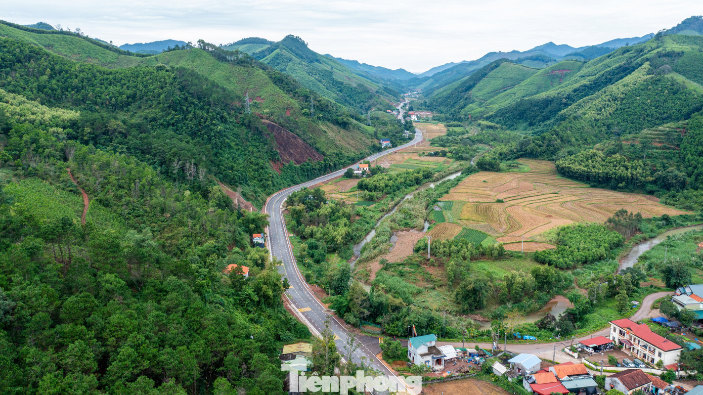 Dự án Nâng cấp đoạn Km18 - Km80, Quốc lộ 4B đi qua địa bàn tỉnh Lạng Sơn là công trình giao thông trọng điểm, có ý nghĩa chiến lược trong việc kết nối trung tâm tỉnh Lạng Sơn với các địa phương phía Đông của tỉnh, liên thông với tỉnh Quảng Ninh và khu vực Đông Bắc. tp-quocnam-dji-0138.jpg
