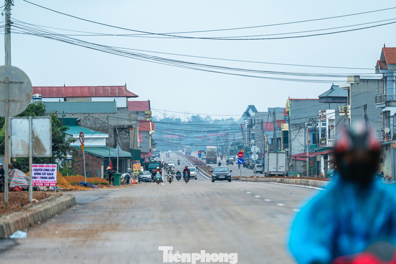 Trong quá trình triển khai, Sở Xây dựng tỉnh Lạng Sơn với vai trò chủ đầu tư đã chủ động rà soát, điều hành linh hoạt, kịp thời tháo gỡ các vướng mắc phát sinh. Yêu cầu các nhà thầu huy động tối đa nhân lực, thiết bị, tổ chức nhiều mũi thi công, làm việc tp-quocnam-z62-9702.jpg