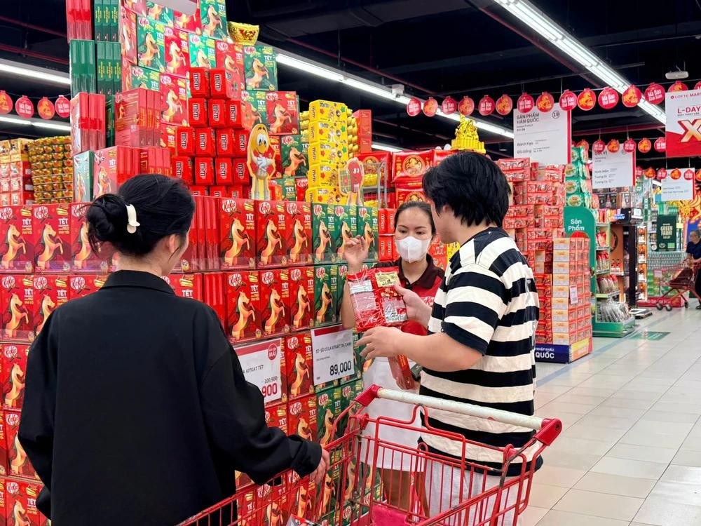 Năm nay người tiêu dùng sắm Tết từ sớm nên giảm áp lực cao điểm Tết. doanh-nghiep-tet-5855-9190jpg.jpg