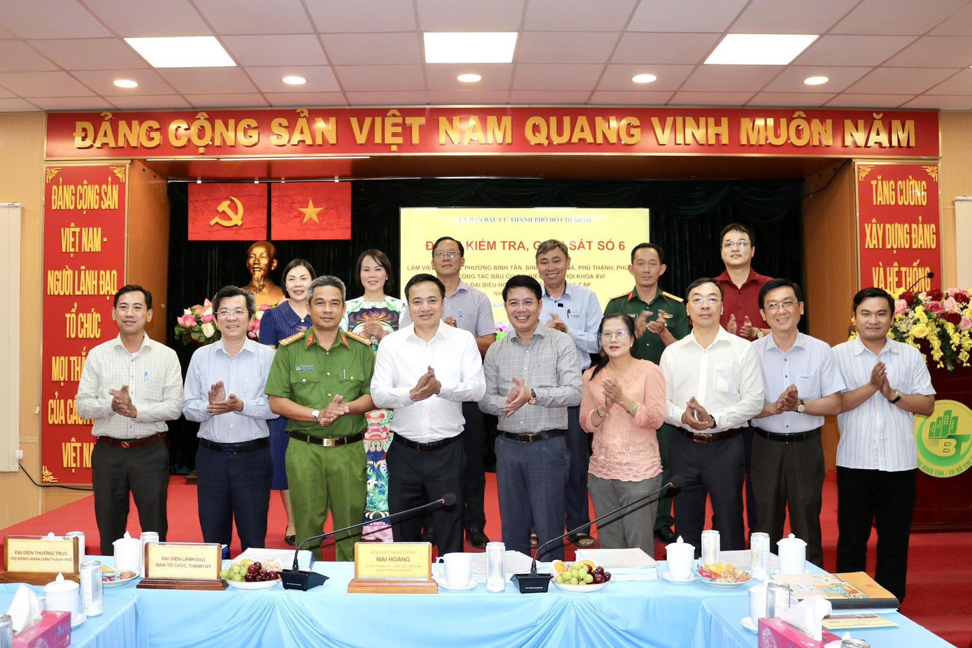 Đoàn kiểm tra, giám sát số 6 của Ủy ban bầu cử đại biểu Quốc hội khóa XVI và đại biểu HĐND TP.HCM do Trung tướng Mai Hoàng, Giám đốc CATPHCM làm Trưởng đoàn đã tiến hành kiểm tra công tác chuẩn bị bầu cử tại các phường: Phú Lâm, Phú Thạnh, Bình Hưng Hòa và Bình Tân ngày 5/2 627432795-917529791042022-1565441058822533351-n.jpg