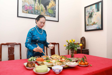 Mâm cỗ Tết: Giữ lửa truyền thống giữa nếp sống hiện đại