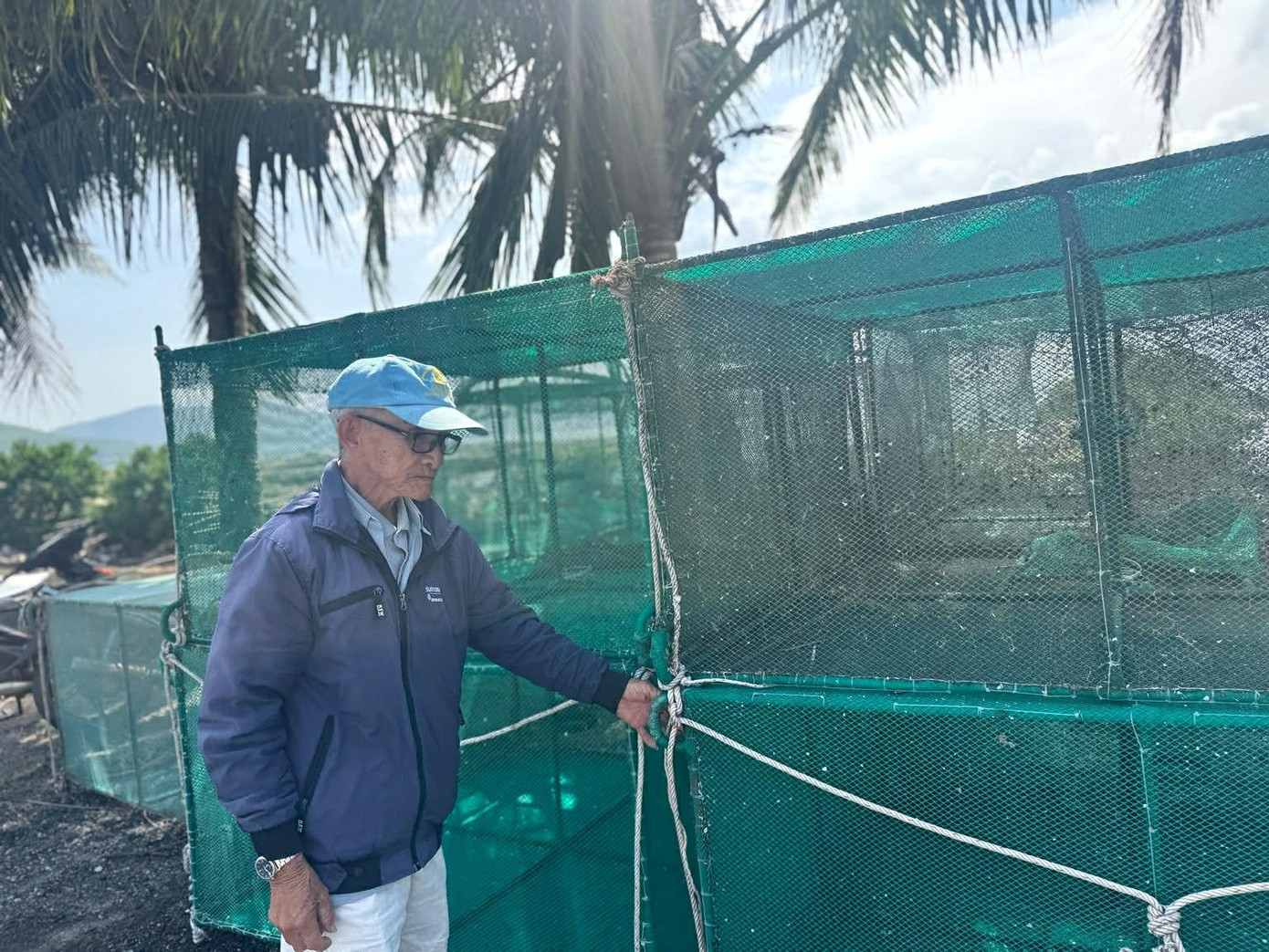 Dù gia đình bị mất trắng tài sản sau bão nhưng cụ Phấn vẫn lạc quan. attokpexwkujk-n891ovdhmencwe-w57vc2e1bdt-9xyck.jpg