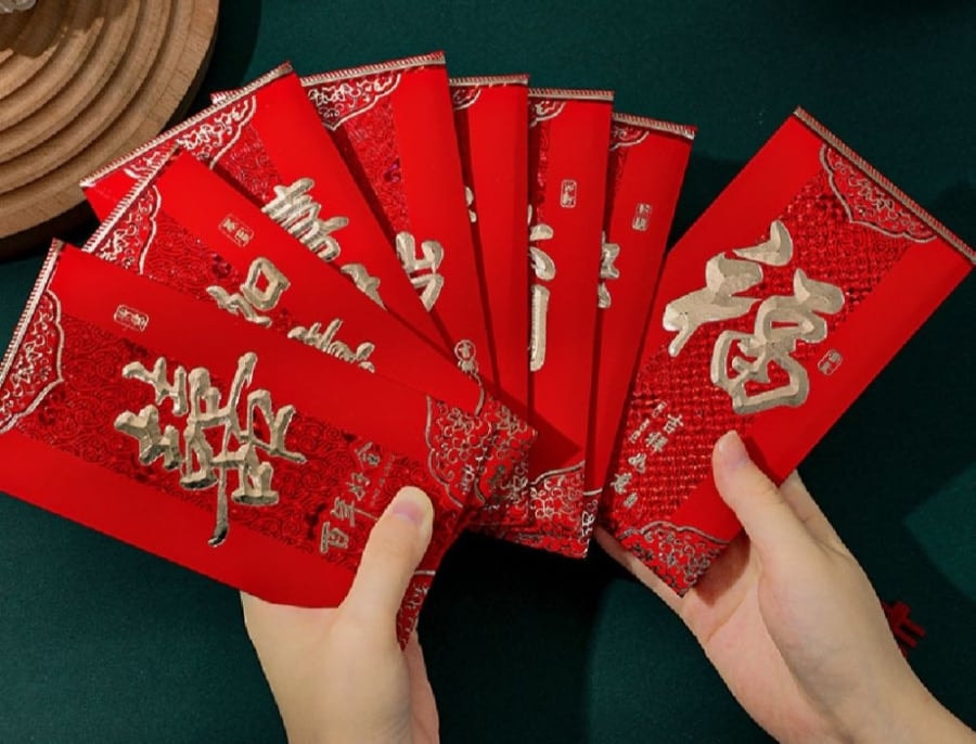 Chỉ cần chọn bao lì xì mới, màu sắc tươi sáng, bên trong để một tờ tiền tượng trưng để gửi gắm điều ước năm mới. Ảnh minh họa.