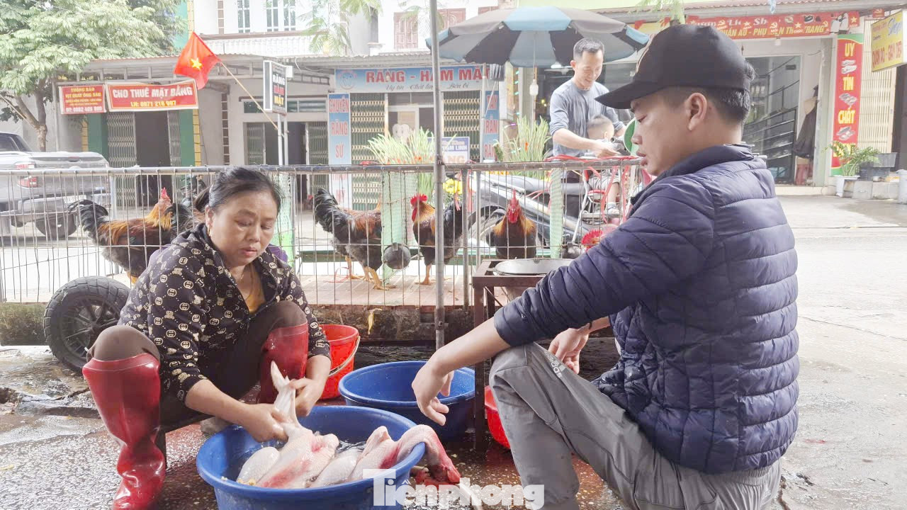 Gia đình ông Thắng làm không hết việc ngày 29 Tết. tp-g3.jpg