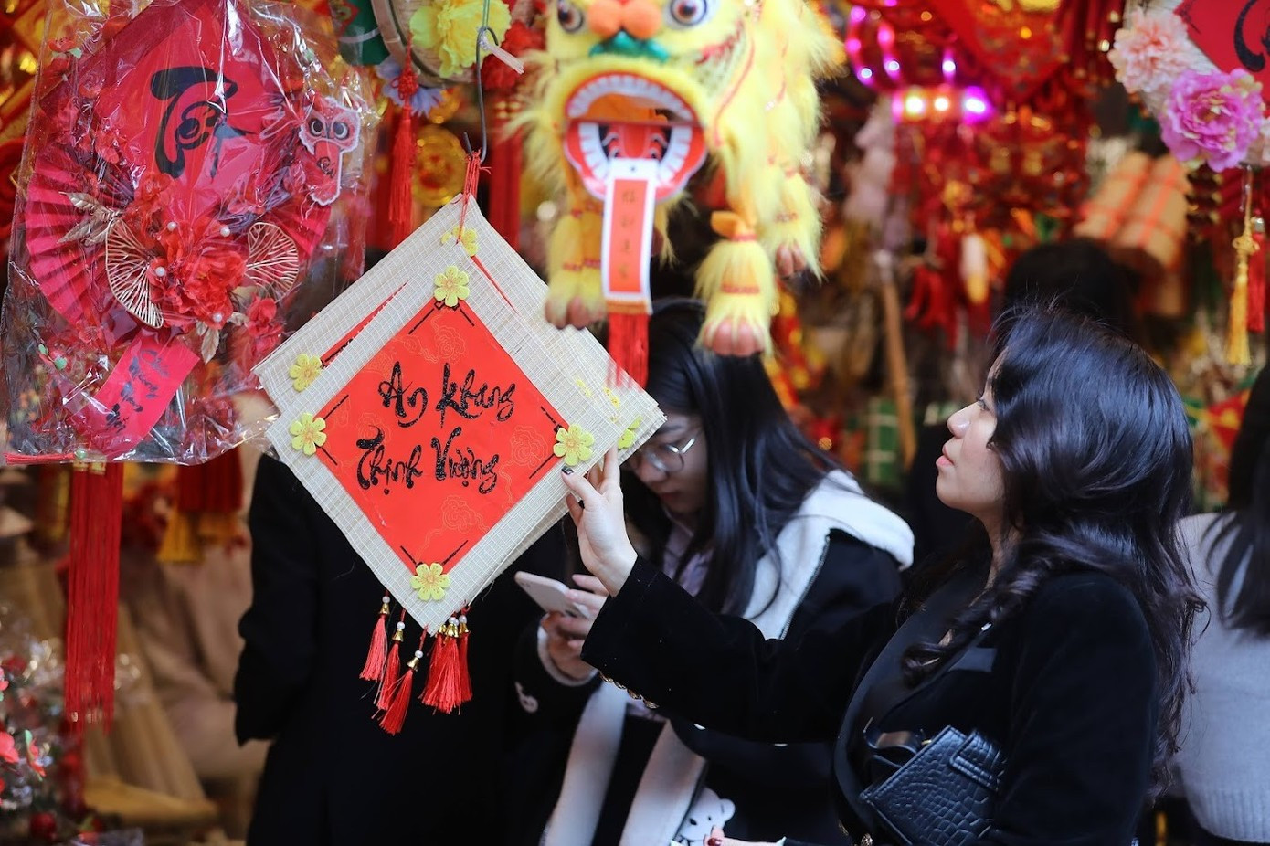 Hơn 30.000 lượt người dân và du khách đã đến với chợ hoa lâu đời nhất Hà Thành. image-2.jpg