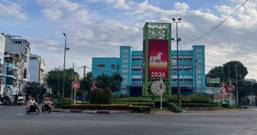 Đường TPHCM rộng thênh thang, bình yên sáng Mùng 1 Tết