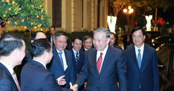 Tổng Bí thư hoan nghênh Hà Nội 'dám nhìn thẳng vào sự thật, mạnh dạn đổi mới tư duy, nghĩ lớn, làm lớn'