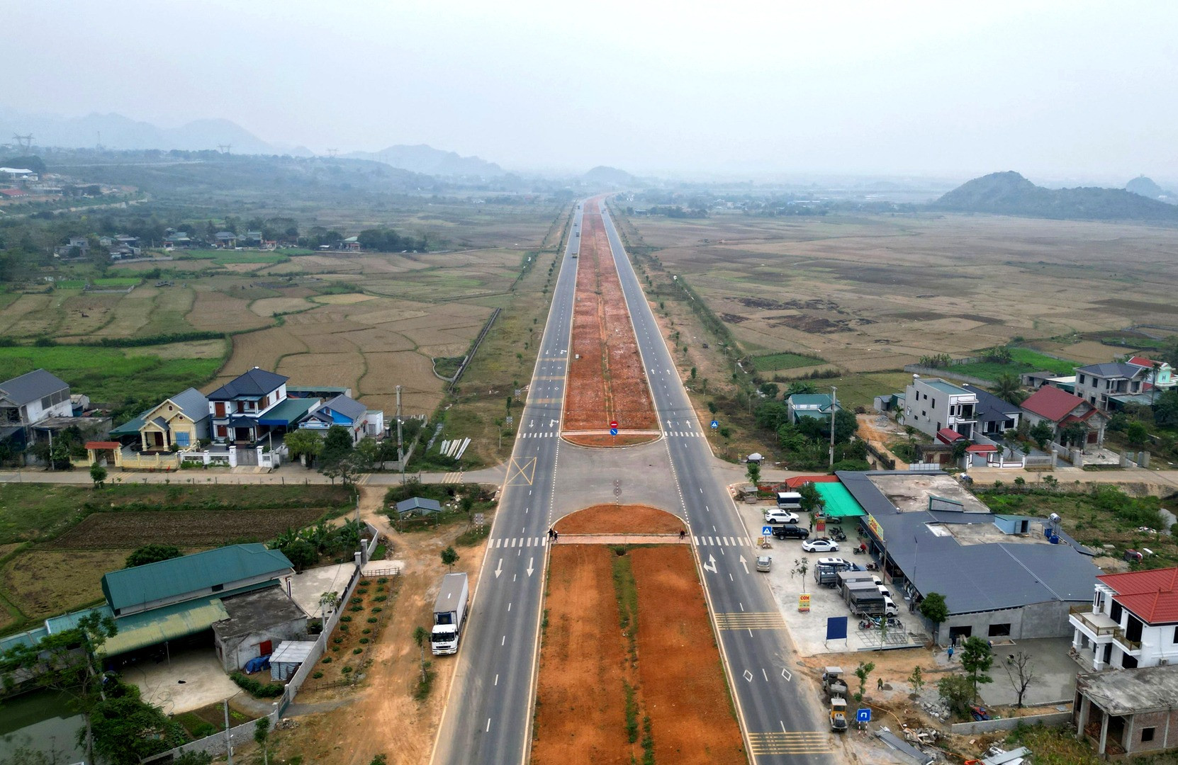 Tuyến đại lộ gần 2.000 tỷ lớn nhất TP tương lai của Việt Nam sắp hoàn thành, quy mô lớn hơn nhiều đoạn tuyến cao tốc Bắc - Nam- Ảnh 1.