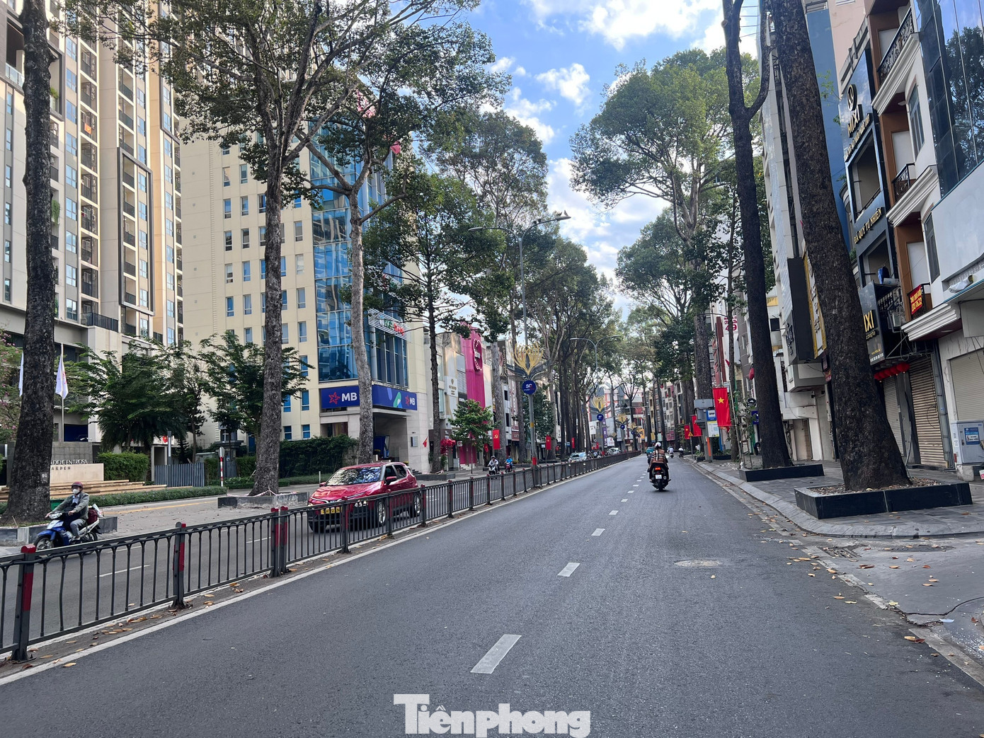 Khung cảnh vội vã, tấp nập, tp-duong-pho-uyen-phuong-17.jpg